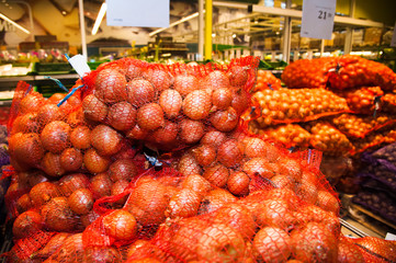 Yellow onions at the supermarket