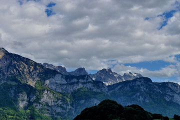 Fototapeta premium idyllische Panoramalandschaft in der Schweiz im Mai 2020
