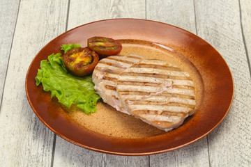 Grilled tuna steak with kumato
