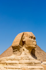 Fototapeta na wymiar The Sphinx and Pyramid, Cairo, Egypt