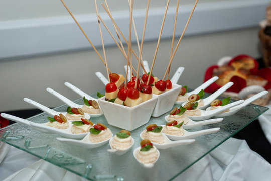 
tomato cheese basil skewer, capresse in bowls and spoons for decoration on event table