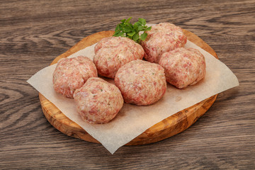 Raw turkey meatball for cooking