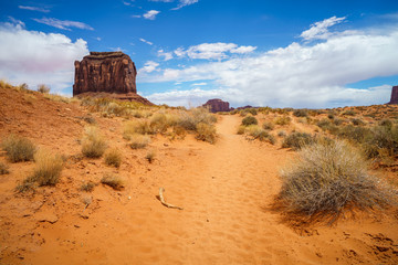 hiking the wildcat trail in the monument valley, usa