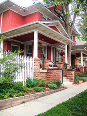 Fototapeta na wymiar old colorful house in neighborhood