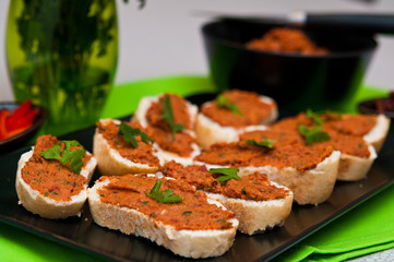 Sandwiches with spicy tuna elegantly served
