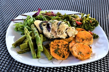 Filet z kurczaka i warzywami