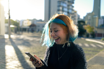 Young woman on an urban backgound, posing in the city, natural and happy, confident and stylish
