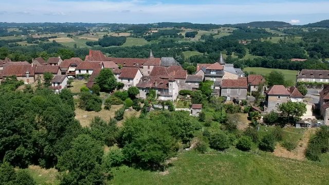 Curemonte (Corr&egrave;ze, France) - Vue a&eacute;rienne de la cit&eacute; m&eacute;di&eacute;vale