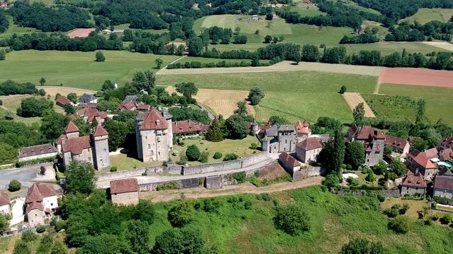 Curemonte (Corr&egrave;ze, France) - Vue a&eacute;rienne de la cit&eacute; m&eacute;di&eacute;vale