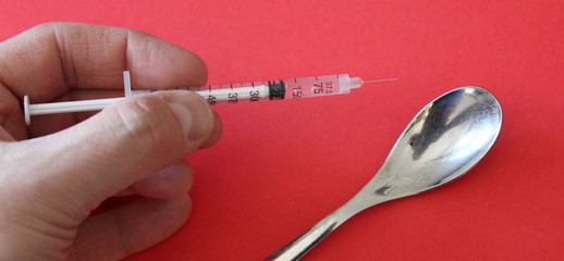 Siringa - vaccino o droga