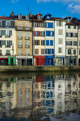 Maisons basques colorées du quartier 