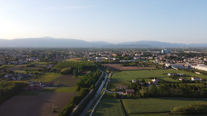 Fototapeta na wymiar Castelfranco Veneto, panorama aereo , campi e centro città