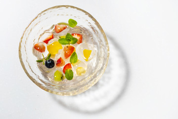 丸くてかわいいフルーツゼリー　Round and cute cold fruit jelly