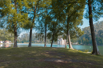 Castillo en un lago.