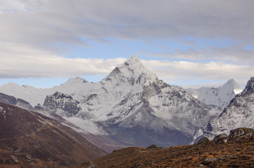 Fototapeta premium Snow hill on top and very cloudy.