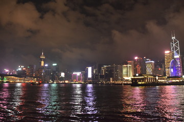 Fototapeta na wymiar 100万ドルの夜景？物価　高っ！！香港