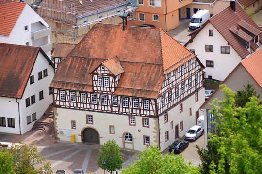 blick auf die alte kelter in m&ouml;nsheim im enzkreis 