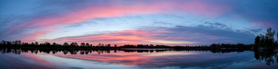 Obraz premium Sonnenaufgang am Langwieder See