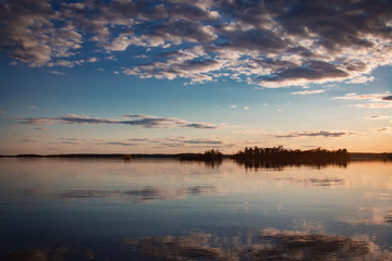 Fototapeta na wymiar Sunset by the lake