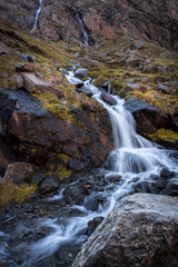 Pose longue au lac de Soulcem dans les Pyrénées - Ariège - Occitanie - France
