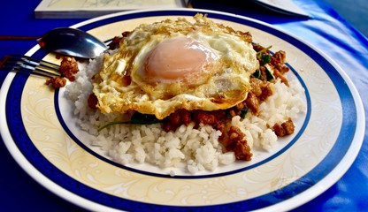 タイ料理　ガパオライス