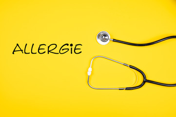 Banner Allergie mit einem Stethoskop beim Hausarzt oder Allergologen