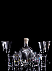 Obraz na płótnie Canvas Szklany zestaw do alkoholu