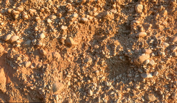 Textura de zanja de tierra con cantos rodados