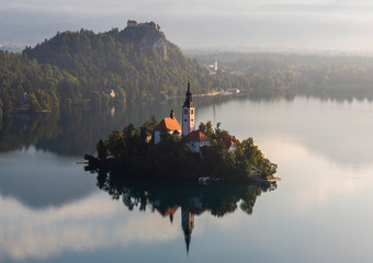 Obraz premium Aerial view of the Bled island and castle at sunrise