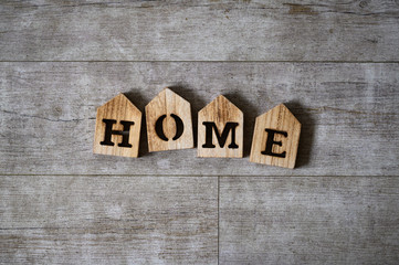 Fototapeta premium Home Schilder auf Holz hintergrund