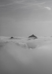 Montagne au dessus des nuages