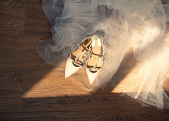 wedding shoes with the veil