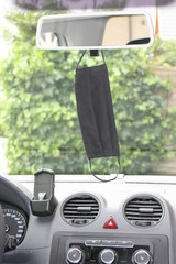 Atemschutzmaske im Auto. Behelfsmaske. Mund- Nasen- Schutz. Atemschutz. Mundschutz .