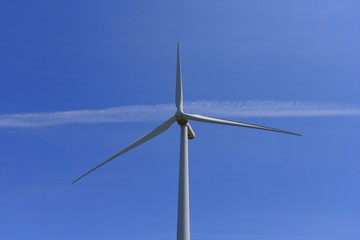 風車と飛行機雲