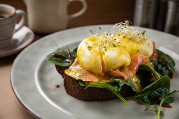 Poached eggs with salad and smoked salmon