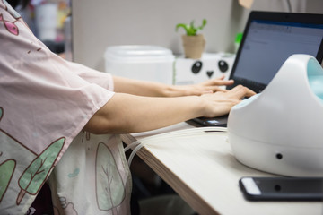 pump breastmilk and work in office