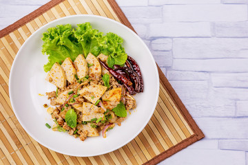 Spicy minced pork salad