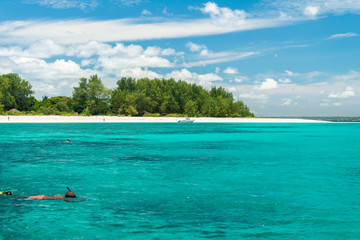 tropical beach with blue sky and white sand - obrazy, fototapety, plakaty