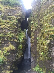felsspalte wasserfall island