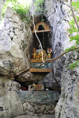 Autel d'une grotte à Battambang, Cambodge	