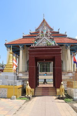 Naklejka premium Porte d'un temple à Battambang, Cambodge