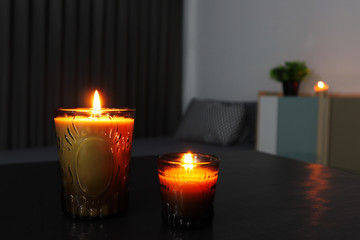 The luxury lighting aromatic scent amber color and clear glass candles are displayed in the minimal design bed room