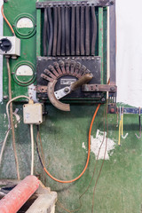 Elektrischer Schaltkasten in einem Galvanisierungsbetrieb