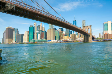 Fototapeta na wymiar Famous Skyline of downtown New York and Brooklin Bridge