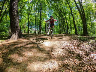 Obraz premium Amateur rider on the bicycle in the spring park