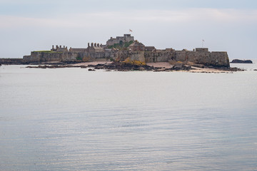 Naklejka premium Elizabeth Castle, Jersey, Channel Islands seen at high tide