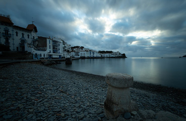 Larga exposición de amanecer en Cadaqués, Girona 