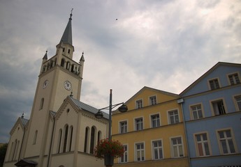 Fototapeta na wymiar Kościół stary biały