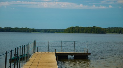 Pomost nad jeziorem © Piotr