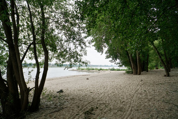 Sandstrand am Rheinufer bei Wesseling